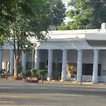Lauries Hotel